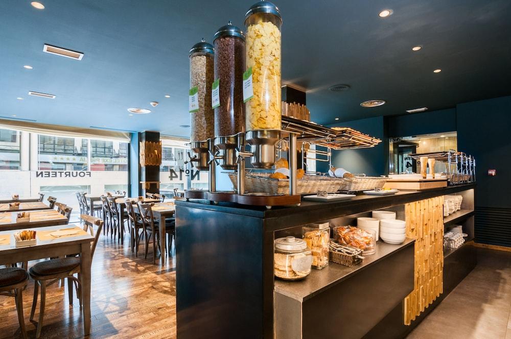 유로스타 마리벤트 팔마데마요르카 외부 사진 Breakfast buffet at the hotel