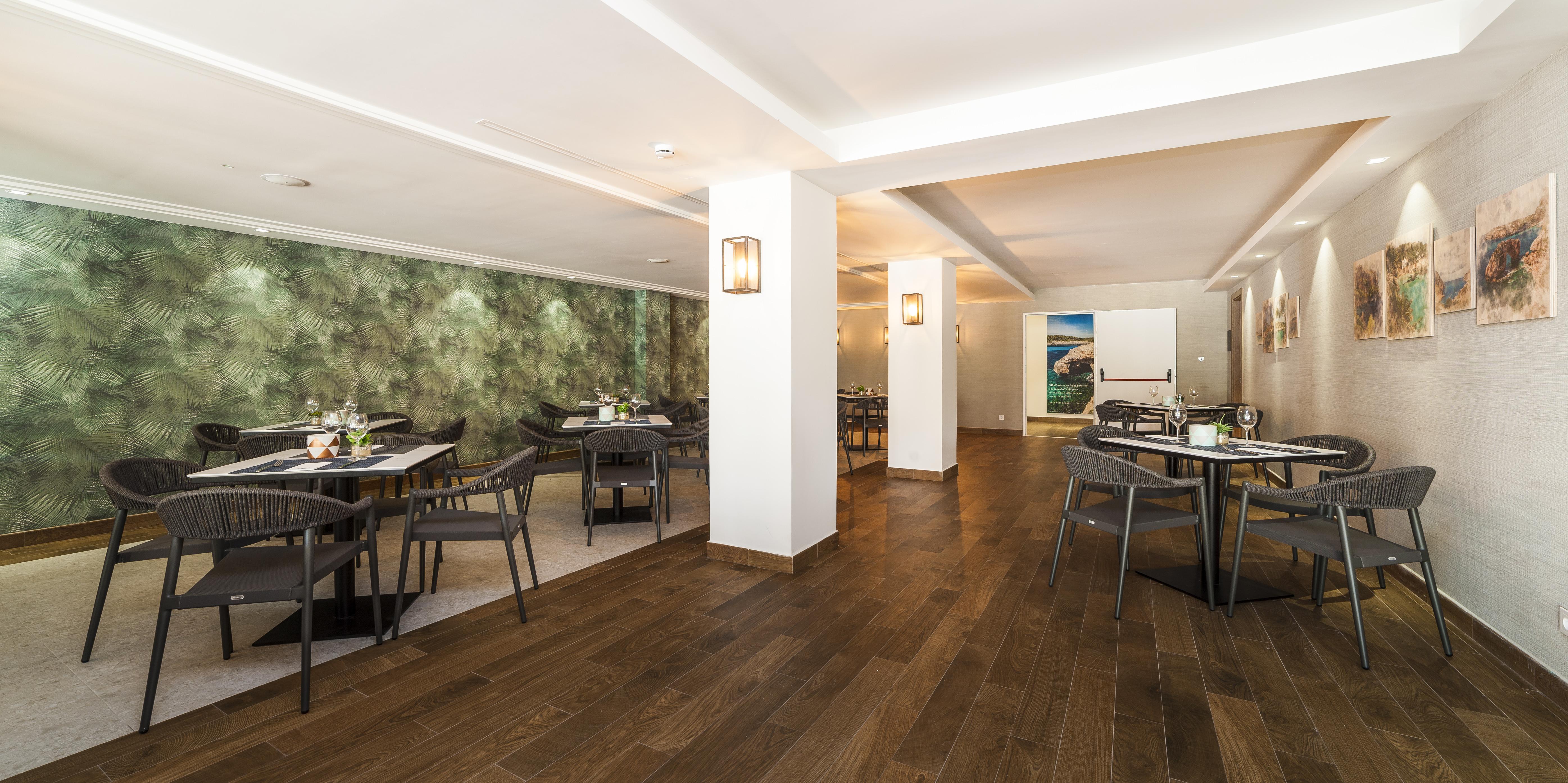 유로스타 마리벤트 팔마데마요르카 외부 사진 Interior of the restaurant