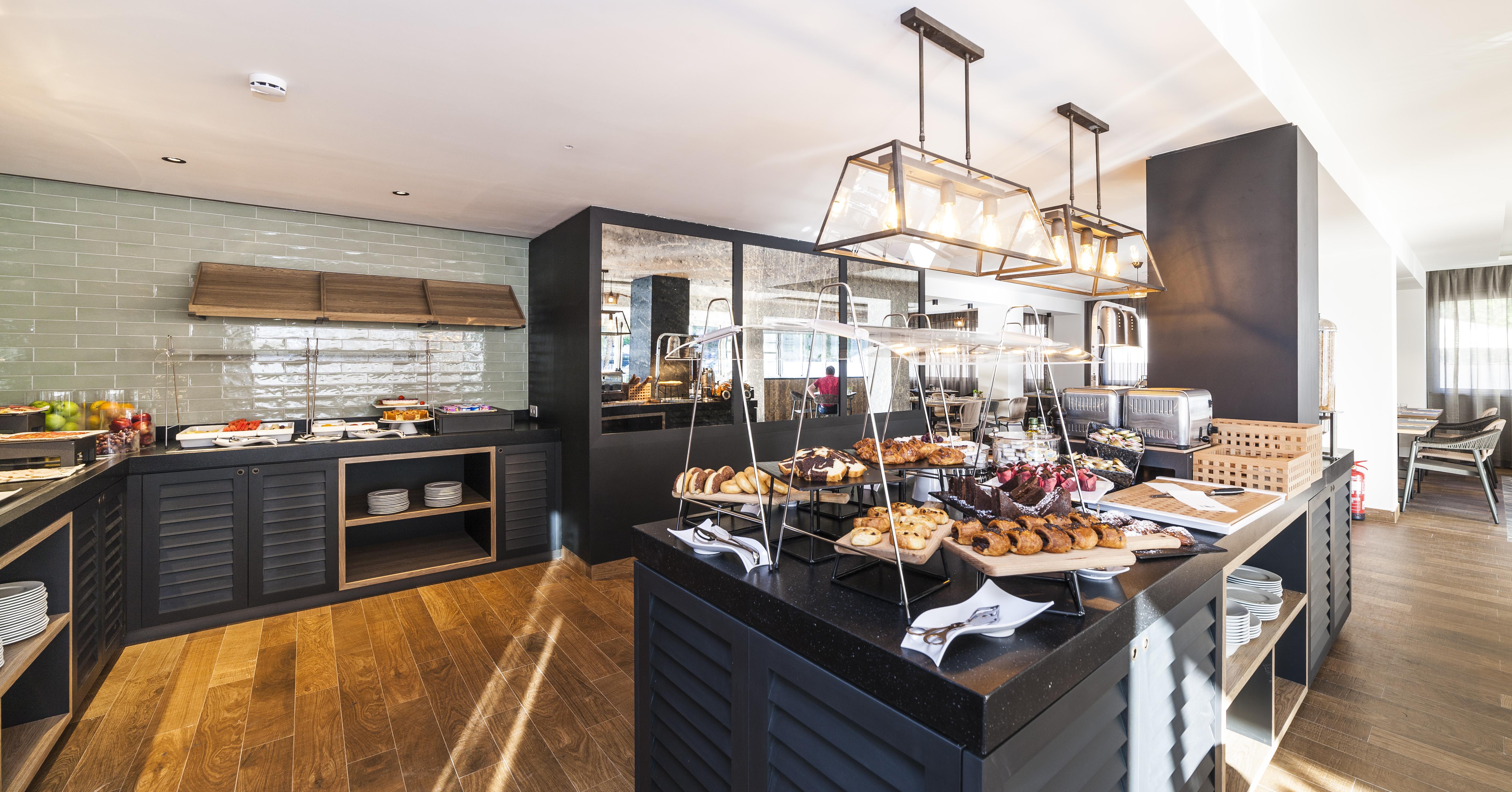 유로스타 마리벤트 팔마데마요르카 외부 사진 Breakfast buffet at the hotel